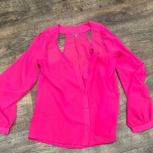 Bright pink blouse for fun or work! Size medium. Functioning buttoned front